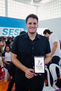 Governo do Estado entrega tablets a mais 1.461 alunos e equipamentos a agentes de saúde em Rosário