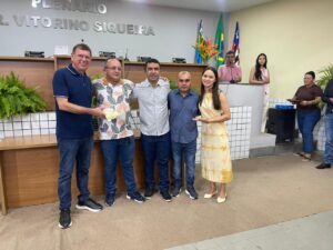 Líder político Adelbarto Santos participa da entrega de 800 óculos e 300 tablets em São Francisco do Maranhão