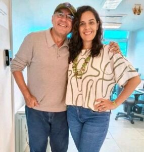 Rozalvo Júnior homenageia a jornalista e empresária Maria Regina Telles