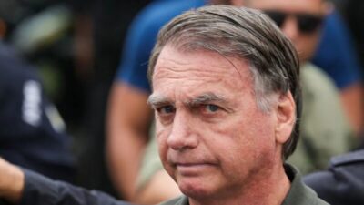Bolsonaro é internado em hospital do Distrito Federal