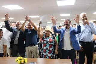 Cerca de 50 moradores do Residencial Tamanduá, localizado no Recanto das Emas, foram beneficiados com a entrega gratuita de escrituras.