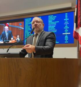 Othelino Neto cobra solução imediata para greve dos rodoviários em São Luís e apoia postura de Braide