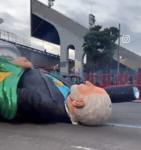 Acadêmicos de Niterói é rebaixada após desfile em homenagem a Lula no Carnaval do Rio