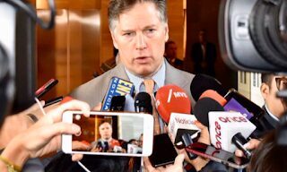 Vice-Secretário de Estado dos EUA Classifica Prisão de Bolsonaro como “Provocativa e Desnecessária”