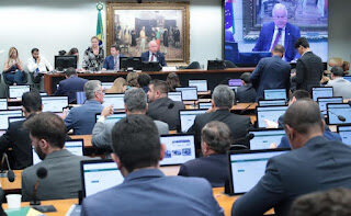 CCJ da Câmara aprova projeto que limita decisões monocráticas do STF