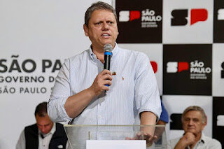 Tarcísio de Freitas diz que lealdade a Bolsonaro é inegociável  e se pronuncia pela primeira vez sobre a pré-candidatura de Flávio Bolsonaro