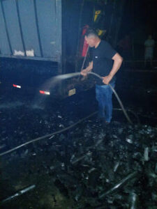 VÍDEO: Carreta em chamas é socorrida por vereador Tuntum