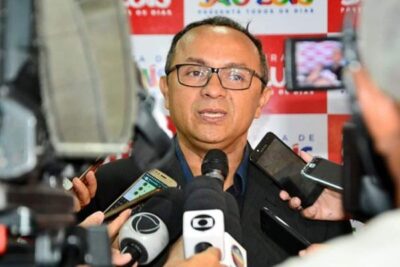 Braide envergonhado com o vermelho do PT