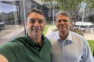 LÍDER DO CENTRÃO DESCARTA TARCÍSIO E APOSTA EM FLAVIO BOLSONARO