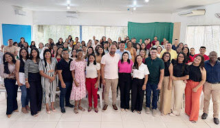 Prefeito Roberto Costa anuncia fim da lista de materiais escolares e garante fardamento gratuito em ato de nomeação de coordenadores pedagógicos