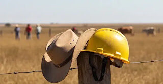 Governo Lula publica portaria que impede o uso de chapéu na roça