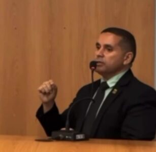 Caxias: vereador Mário Assunção impõe respeito e coloca vereador Daniel Coutinho no lugar dele!
