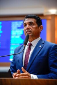 Deputado Wellington denuncia falta de transparência na aplicação de verbas do Fundeb em Pedreiras