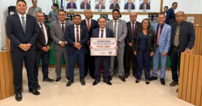Deputado Catulé Júnior tem contribuição política reconhecida e recebe Título de Cidadão Humbertuense