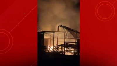 Incêndio destrói restaurante na praia do Araçagy em São José de Ribamar durante a madrugada