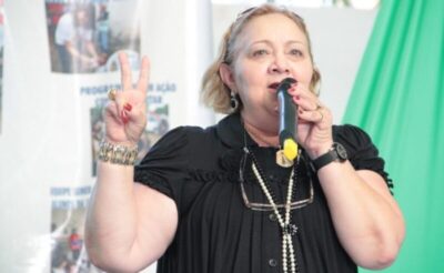 Um homem foi preso após invadir uma residência e manter três pessoas reféns durante a madrugada deste domingo (1º), no município de Pinheiro. A casa pertence a uma advogada, que estava no local com o filho, de cerca de 4 anos, e a babá da criança.