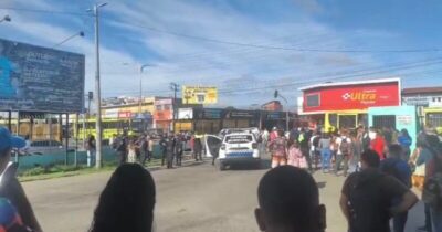 Motoristas demitidos bloqueiam acesso ao Terminal da Cohab em protesto por salários atrasados em São Luís