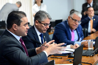 Senador Weverton comemora aprovação do fim da escala 6×1 na CCJ