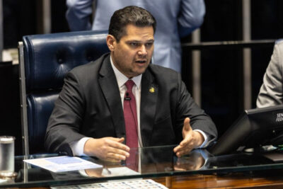 Alcolumbre recua, adia sabatina de Messias no Senado e critica postura do governo: ‘Interferência no cronograma’