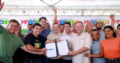 *No aniversário de Balsas, Orleans Brandão acompanha entrega de pacote de obras com cerca de 20 equipamentos públicos para a cidade*