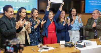 Iracema Vale recebe Placa de Honra ao Mérito na Câmara Municipal de São Luís