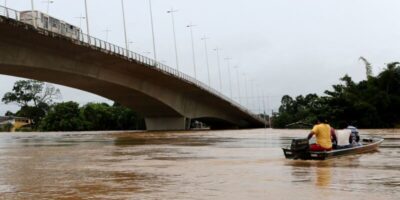 Rios do Acre transbordam após dias de chuva intensa