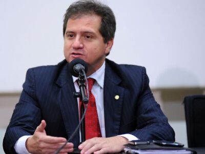 Ex-secretário Simplício Araújo entra no jogo e mira vaga no Senado Federal