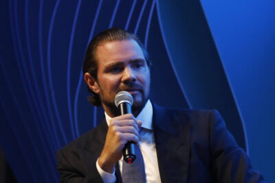 Conteúdo de celular de Daniel Vorcaro fica sob sigilo em comissão no Congresso