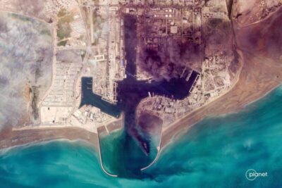 Guerra no Irã fecha Hormuz e petróleo dispara; bolsas globais desabam