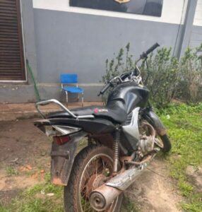Dois suspeitos são conduzidos à delegacia por receptação de motocicleta roubada em Vargem Grande/MA