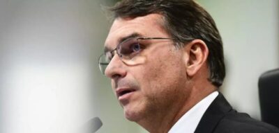 Com Bolsonaro preso e inelegível, Flávio já admite disputar a Presidência