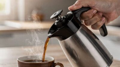 Você sabe por que a tampa da sua garrafa térmica tem uma válvula?