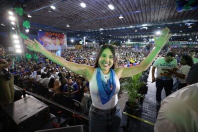 Comitiva de Bruna Pessoa se destaca como uma das maiores no lançamento da pré-candidatura de Orleans Brandão