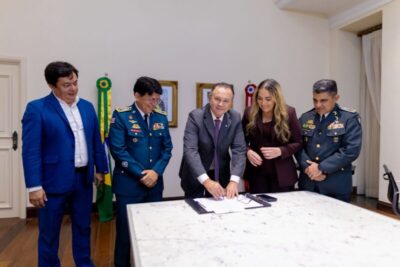 Brandão assina pacote de medidas que reorganiza funções e estrutura da PM e do Corpo de Bombeiros