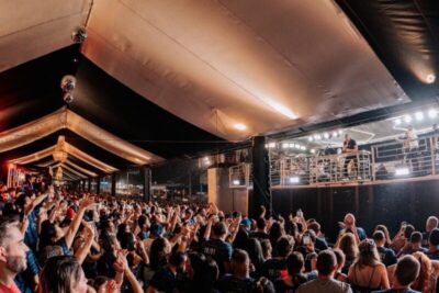 Camarote Stage abre temporada no pré-carnaval com lotação máxima e anúncio de Bell Marques