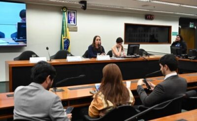 Debatedores divergem sobre modelo de exame de proficiência médica