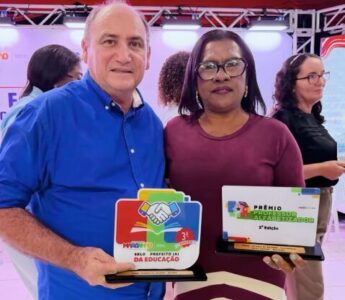 Prefeito Nato da Nordestina recebe Selo Prefeito da Educação durante evento da Seduc em Viana