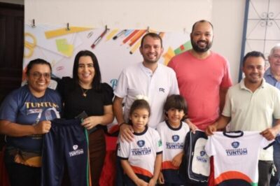 Alunos da rede municipal de Tuntum recebem kits escolares