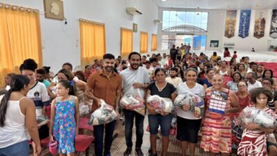 Junior Cascaria entrega centenas de cestas básicas no bairro São Raimundo em São Luís