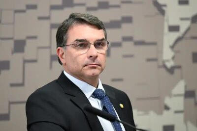Flávio Bolsonaro critica posição do governo sobre ataques ao Irã