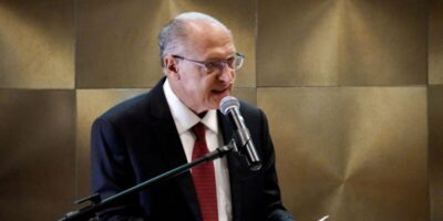 Alckmin deixará ministério em abril, mas seguirá como vice