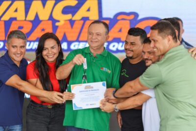 Governo inicia entrega de motos e kits de trabalho e segurança da primeira fase do Avança Maranhão