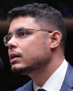 Suplente de Marreca assume e também vota contra o povo