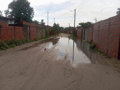 Moradores da Rua São João, no bairro Bacabeira, em Humberto de Campos (MA), denunciam abandono e possível discriminação em obras de infraestrutura