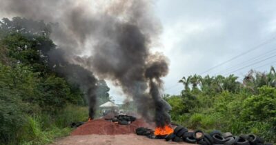 ATENÇÃO! Moradores de Chapadinha interditam a BR-222