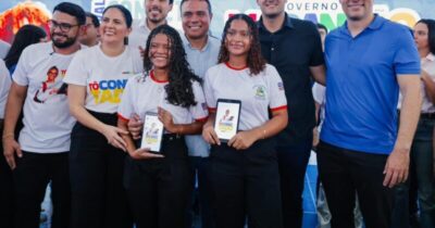 Governo do Estado entrega tablets a mais 1.461 alunos e equipamentos a agentes de saúde em Rosário