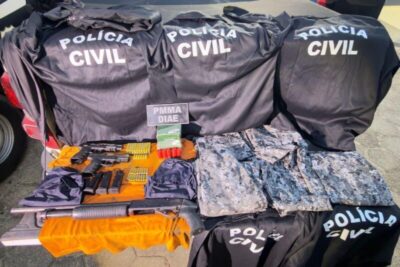 PM prende suspeito com armas de grosso calibre e fardas que seriam usadas em novos ataques em São José de Ribamar