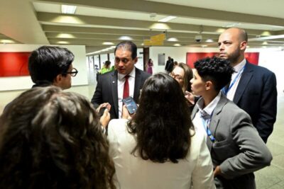 Weverton Rocha se posiciona como mediador entre governo e Congresso