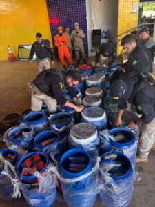 PRF apreende mais de 1 tonelada de drogas em rodovia no Maranhão