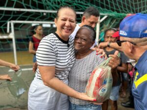 Luciana Leocádio doa mais de 2 toneladas de frangos em comemoração ao seu aniversário